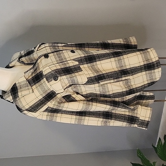 Lucky Brand Black & Cream Plaid Midweight Shacket Coat - Size Medium - Picture 2 of 12
